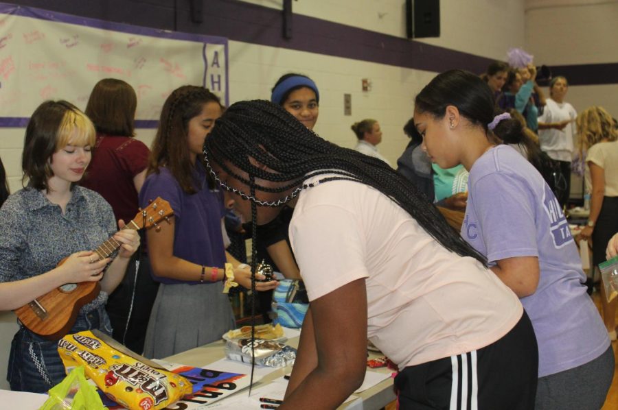 Signing up for Performing Arts clubs at the club fair