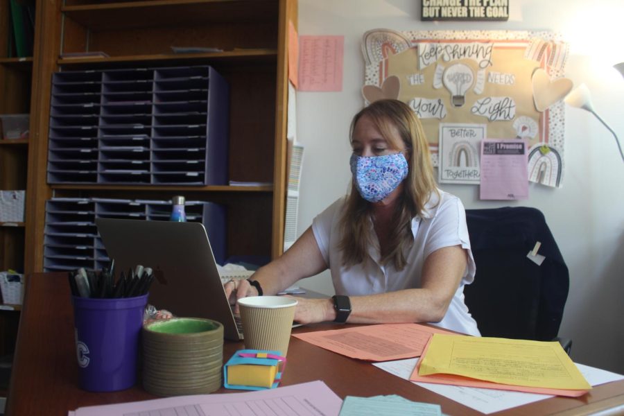 Debora Ballard monitoring student work