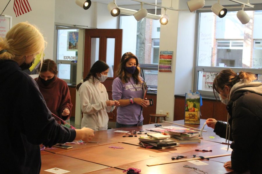 Students in an art class making bracelets for Holy Cross Gives Thanks